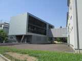 Nordost-Fassade mit Passarelle