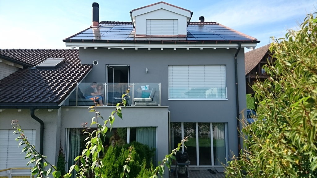 Südfassade mit Photovoltaikanlage