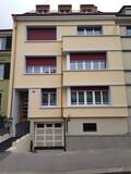 Strassenfassade Abschluss